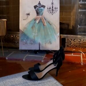 Kelly & Katie Nadia Heels. Gently worn. There's a little wear on the inner strap